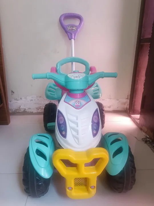 Quadriciclo Infantil para Passeio com Empurador ou Pedal Feminino<br>