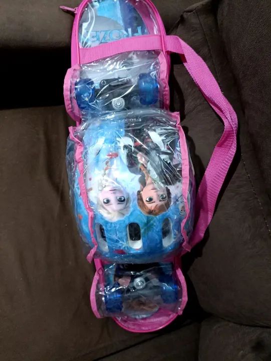 R$169.99 Skate Frozen com capacete e um par de proteção novo skate infantil 0km novo - Foto 4
