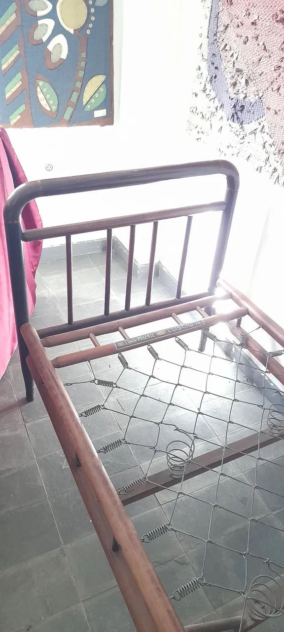 Cama antiga de mola madeira maciça  - Foto 2