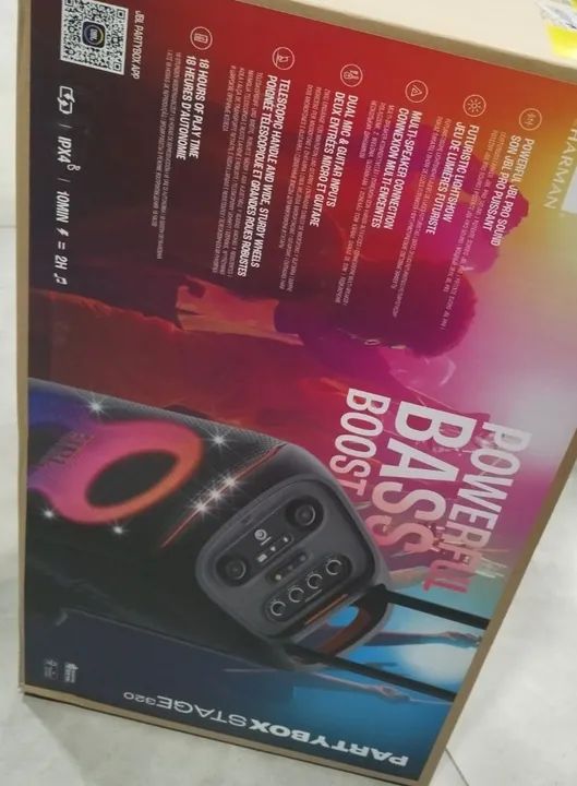 Caixa de som JBL Partybox Stage 320 com luzes e Bluetooth