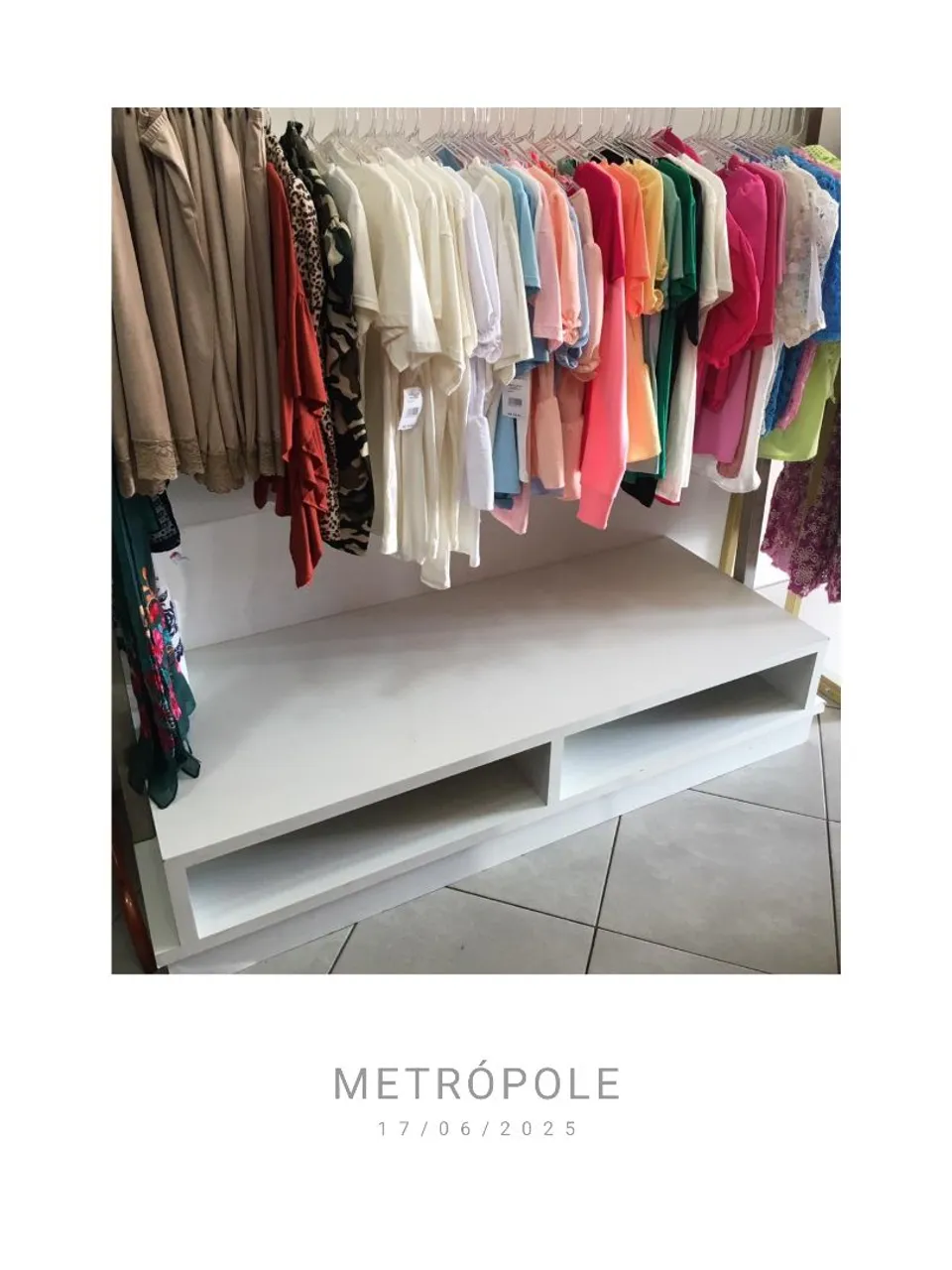 Mobiliário para loja de roupas