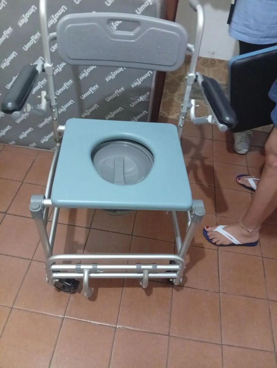 Cadeira de Banho para Idosos - Prática e Segura - Foto 2