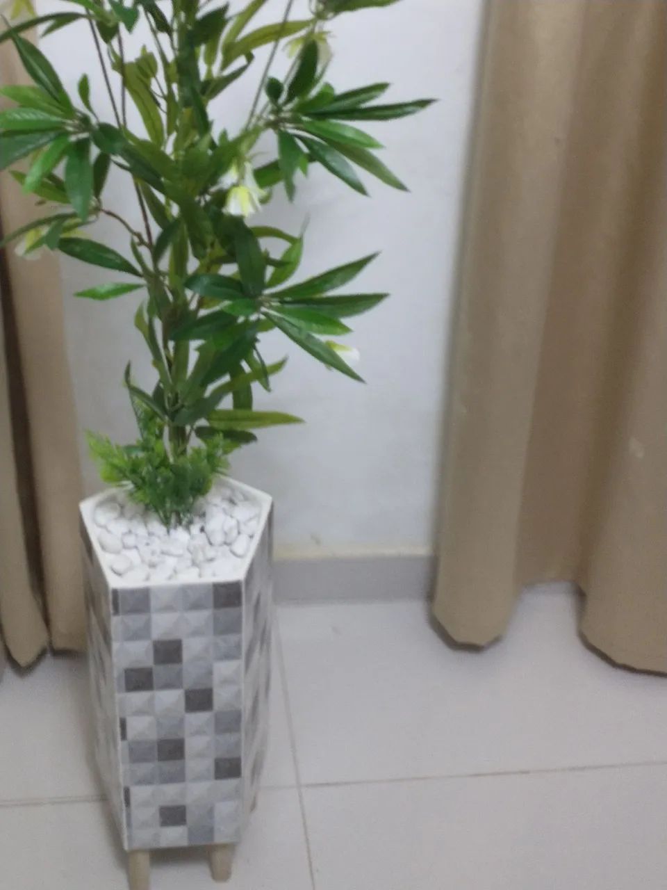 ARRANJO DE DRACENA  E BAMBÚ ARTIFICIAL  - Foto 3