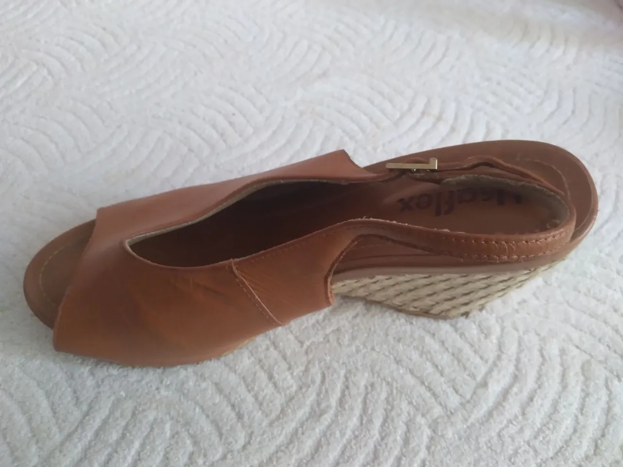 Sandália Feminina Anabela Marrom - Conforto e Estilo