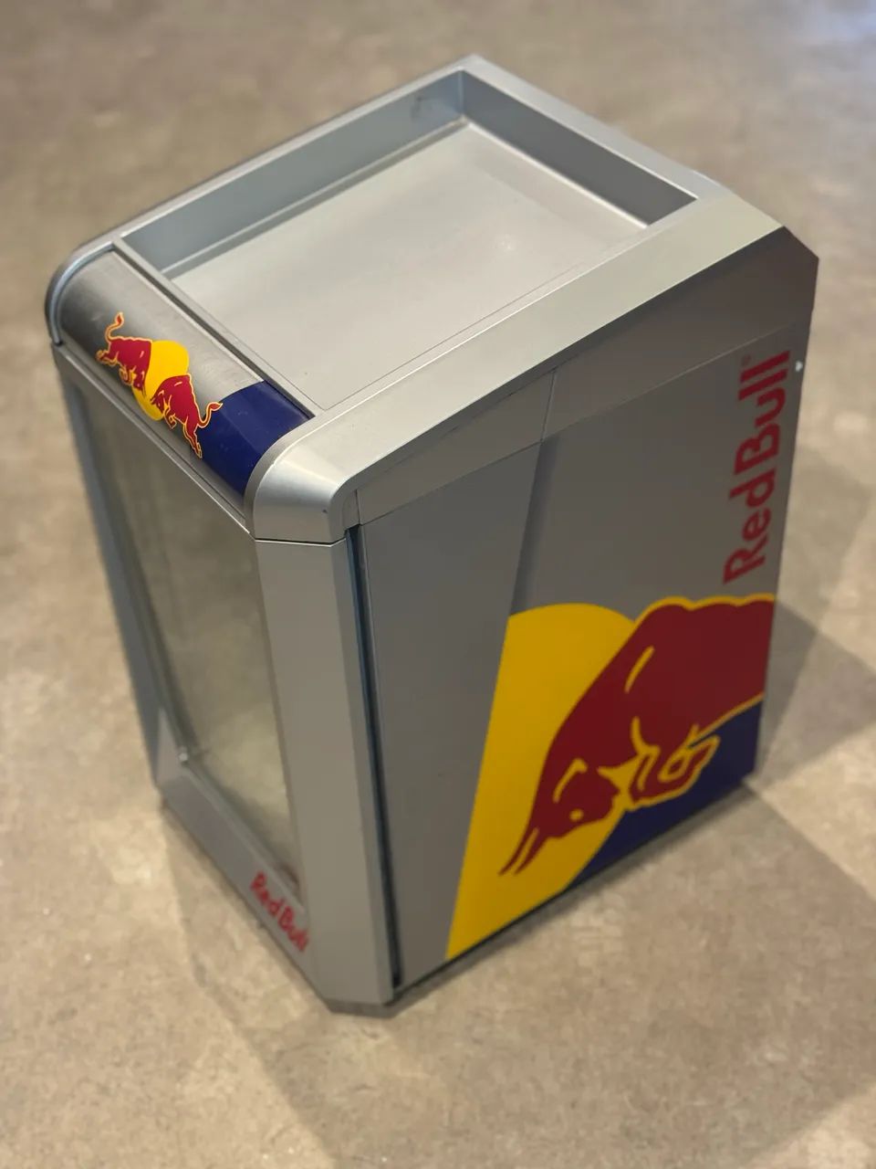 Red Bull Mini Refrigerador Iluminado RB-GDC ECO LED - Geladeiras e
