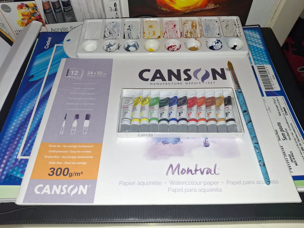 Kit de Aquarela pra Iniciantes (Bloco, Tintas, Godê e Pincel)