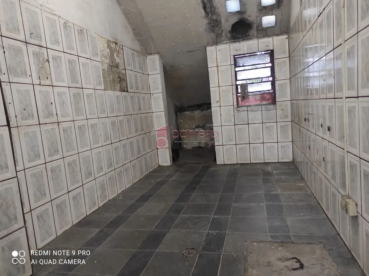 SALÃO COMERCIAL PARA LOCAÇÃO NA AVENIDA ADERBAL MOREIRA, CENTRO, CAMPO LIMPO PAULISTA/SP.