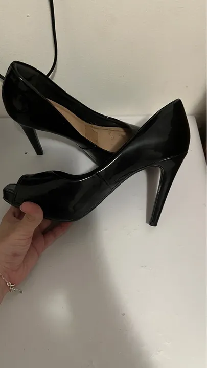 Salto alto preto de salto fino 37