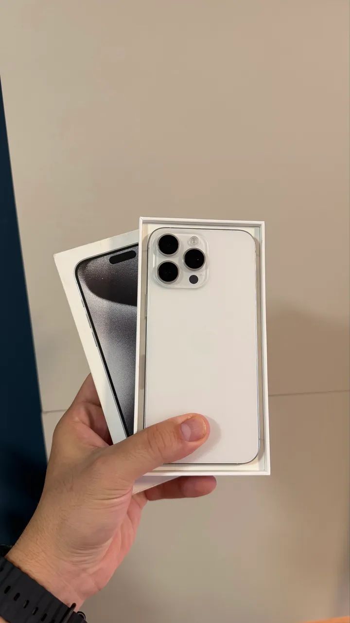 iPhone 15 Pro Max 256GB White Titanium, Seminovo muito bem