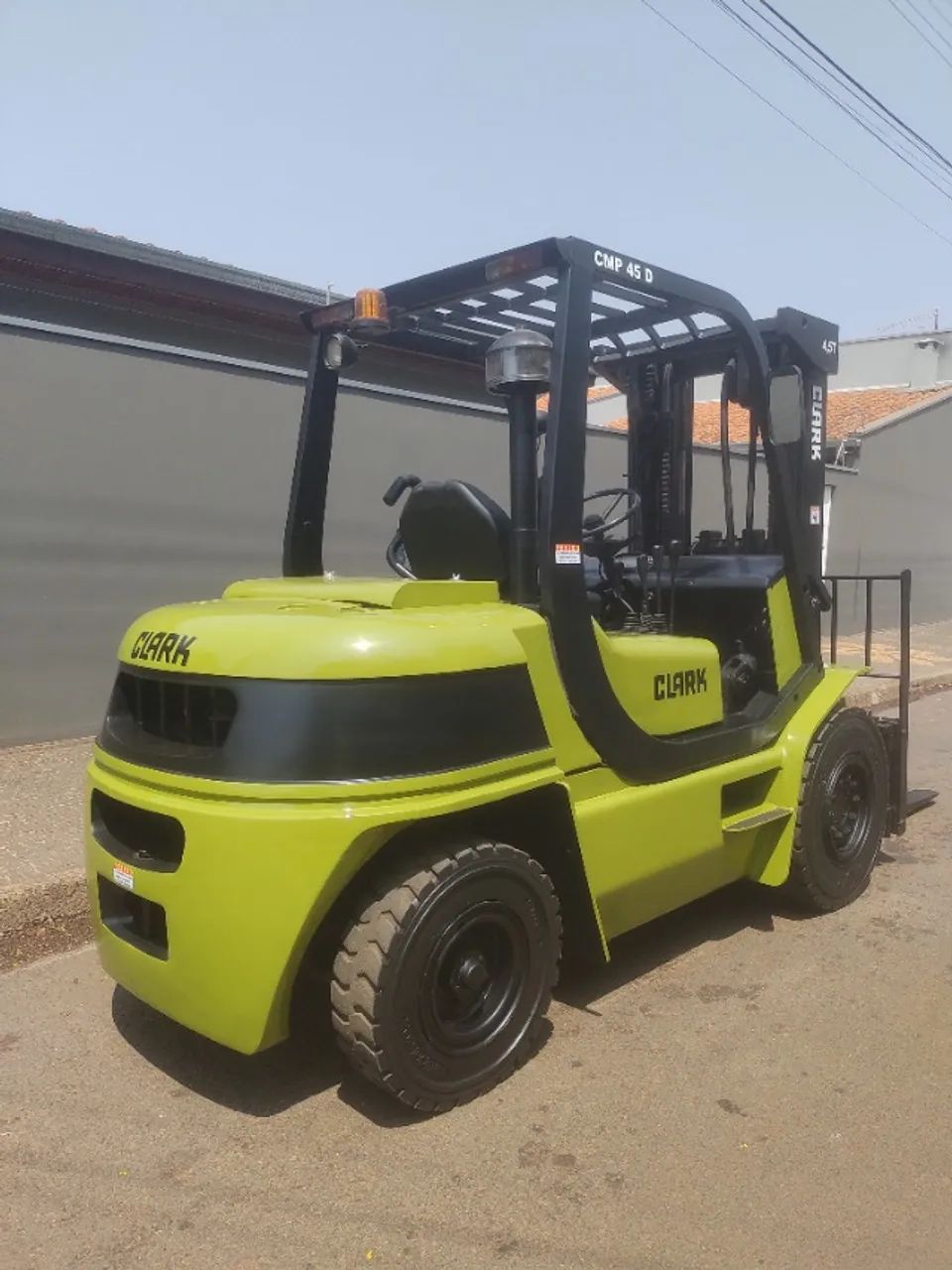 Empilhadeira Clark 4,5T * Diesel com deslocador * 2009 - Foto 4