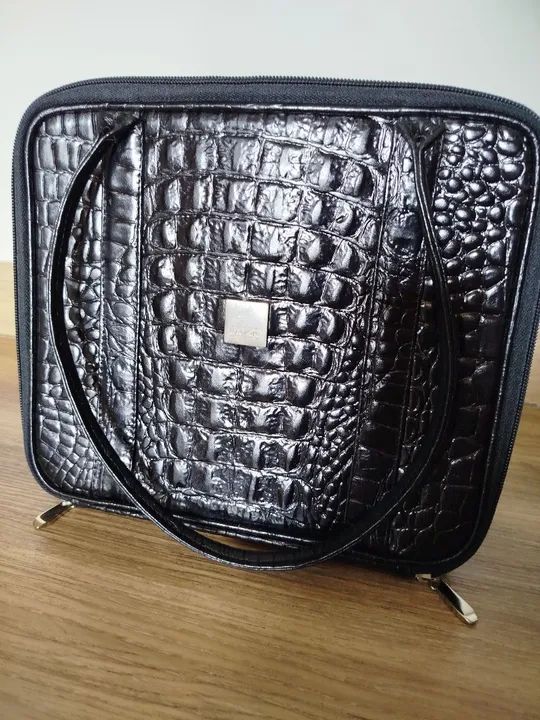 Bolsa em couro legítimo