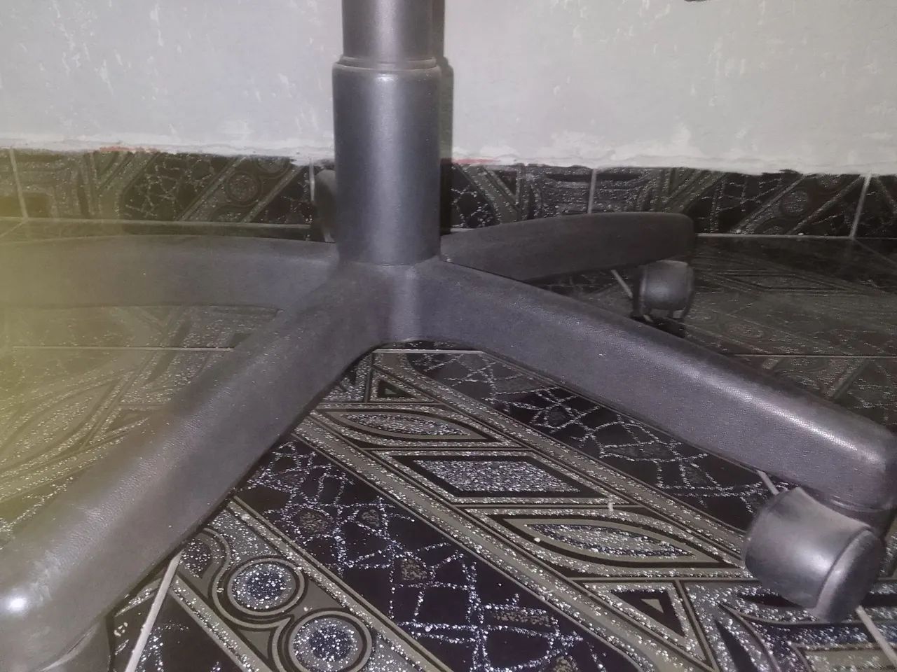 Cadeira Escritório Giratória com Rodinhas. - Foto 4