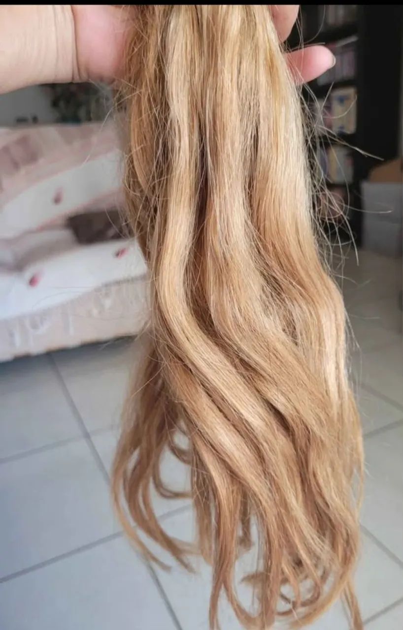 Cabelo humano loiro mel, 121g  peso, 37 cm comprimento,  