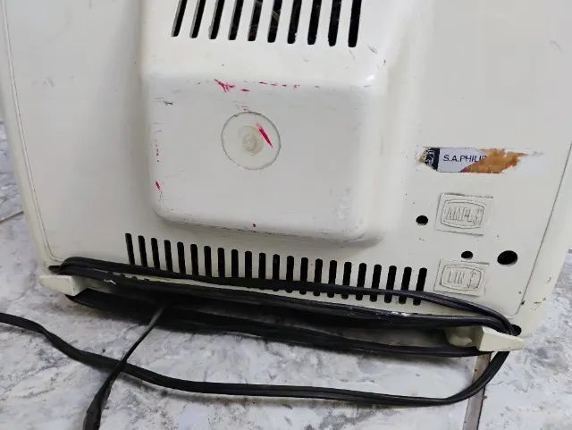 Televisor Preto E Branco Antigo Marca Philips Portátil (Usado) - Foto 4