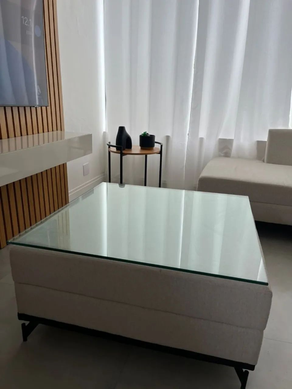 Puff Quadrado com Tampo de Vidro 90x90. - Foto 3