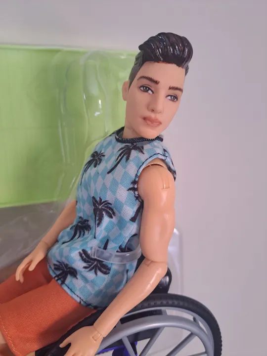 Boneco articulado com acessórios Ken fashionista 196 Brinquedos