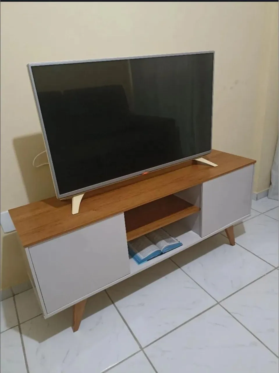 Rack TV Retro com Design Moderno e Elegante