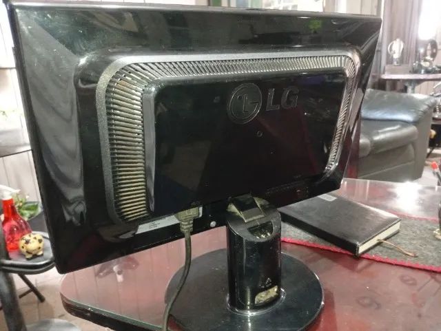 LG 15-inch Flatron Monitor63824099854211122