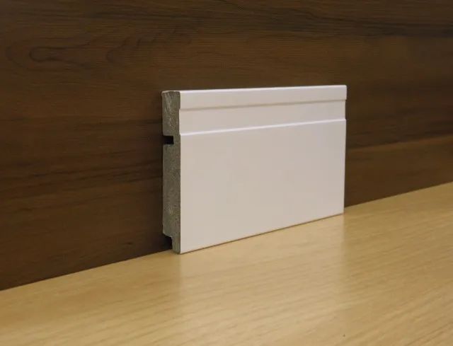 Rodapé em poliestireno, venda e instalação, nas medidas de 7,10,12 e 15 e 20cm,  frisado.