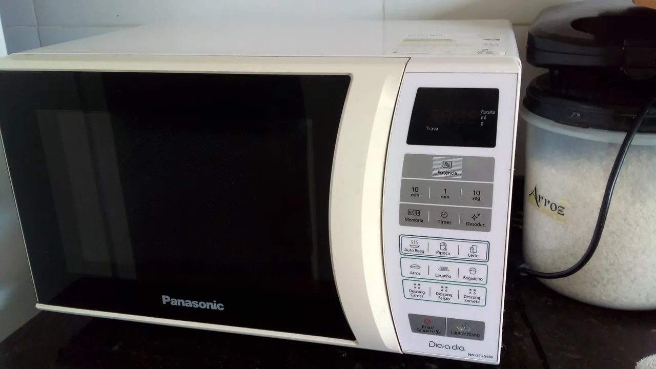 Microondas Panasonic Dia a Dia 21 Litros Bem Novinho, Conservado, FuncionandoPerfeitamente