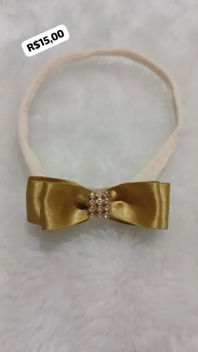 Faixa de Cabelo Bebê com Laço Dourado e Pedrarias