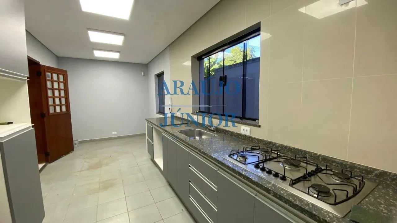 Casa para locação no Parque Novo Mundo, Americana-SP: 3 quartos, 1 suite, 260m² e 4 vagas