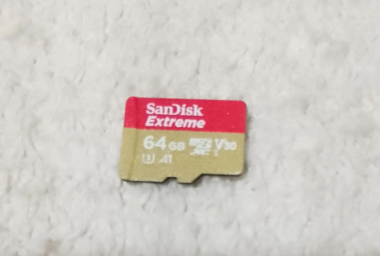 Gopro Hero 5 Black with Accessories in Excellent Condition + 64 GB SanDisk Memory Card64318752494465123