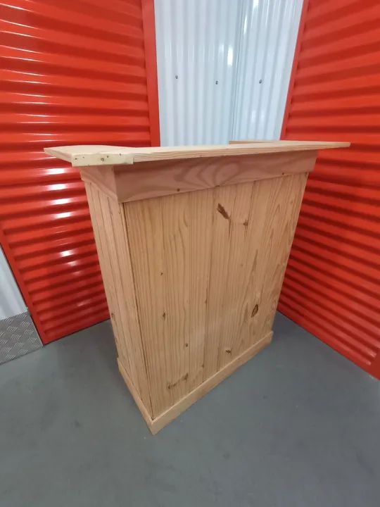 Balcão em Madeira Maciça para Uso Diversificado