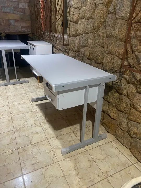 Mesa de Escritório com 2 gavetas - Foto 2