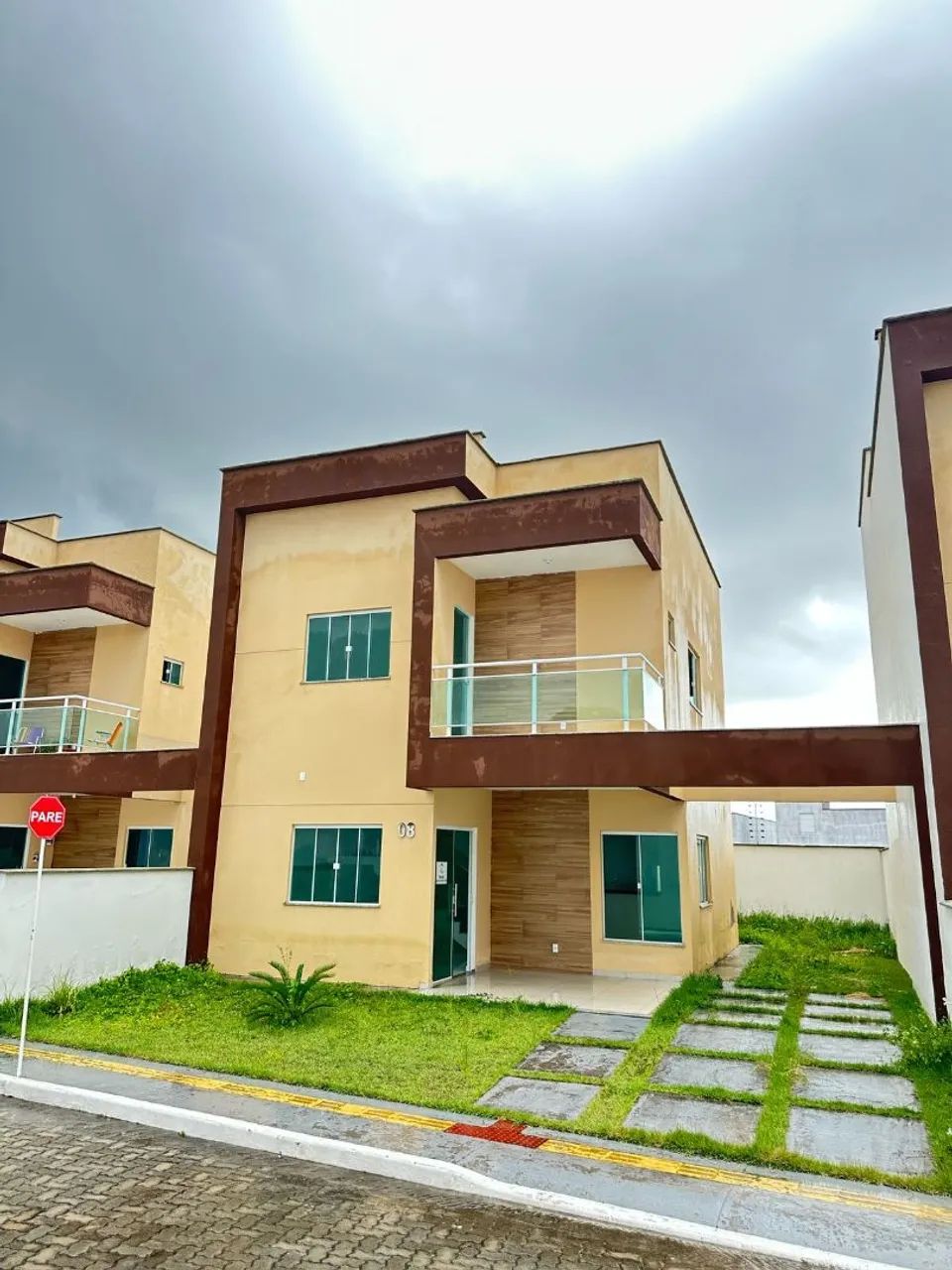 CASA DUPLEX EM CONDOMINIO CALHAU