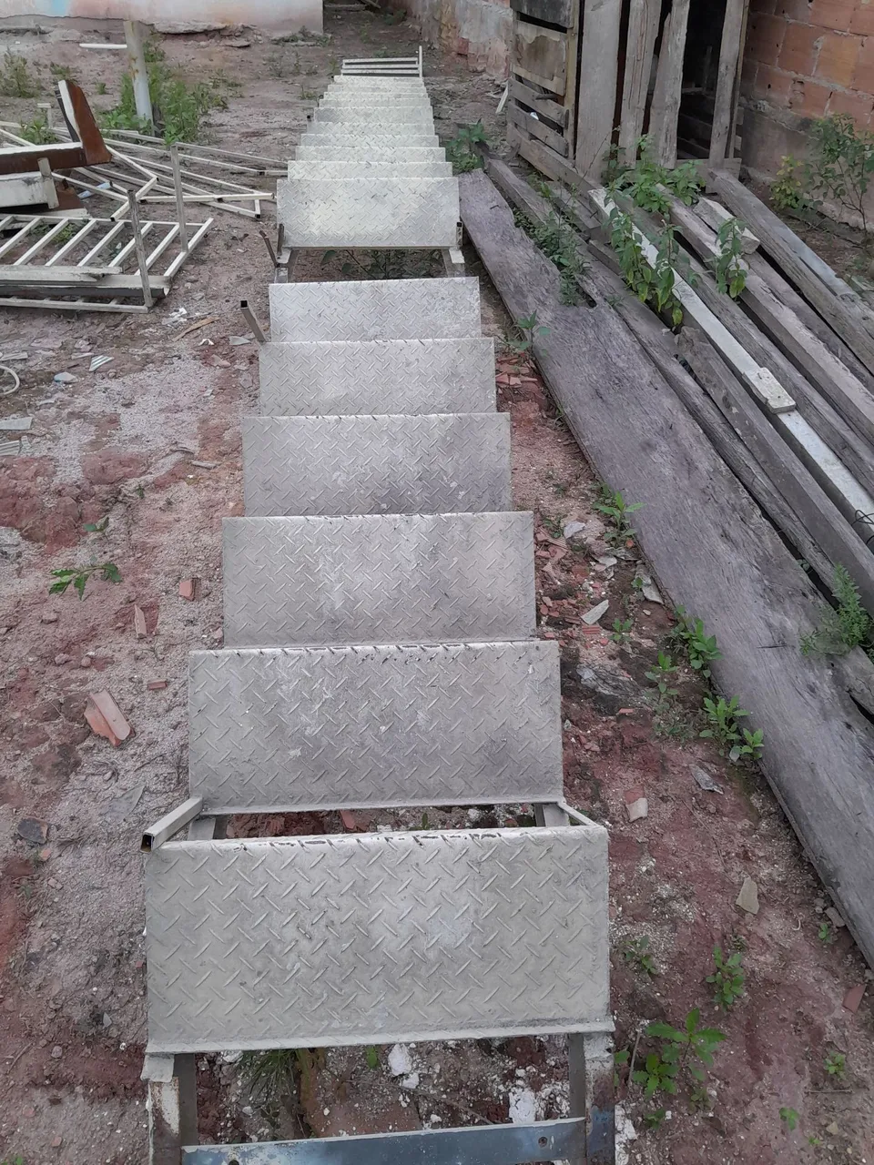 Escada metálica para área externa
