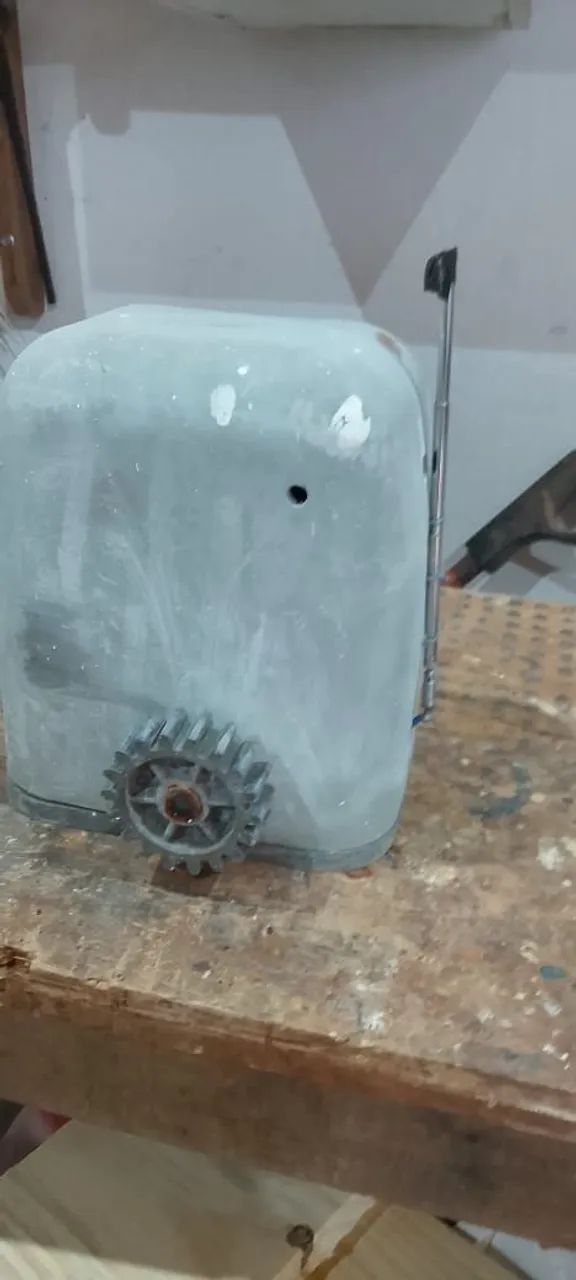 Vendo motor para portão eletrônico funcionando perfeitamente 