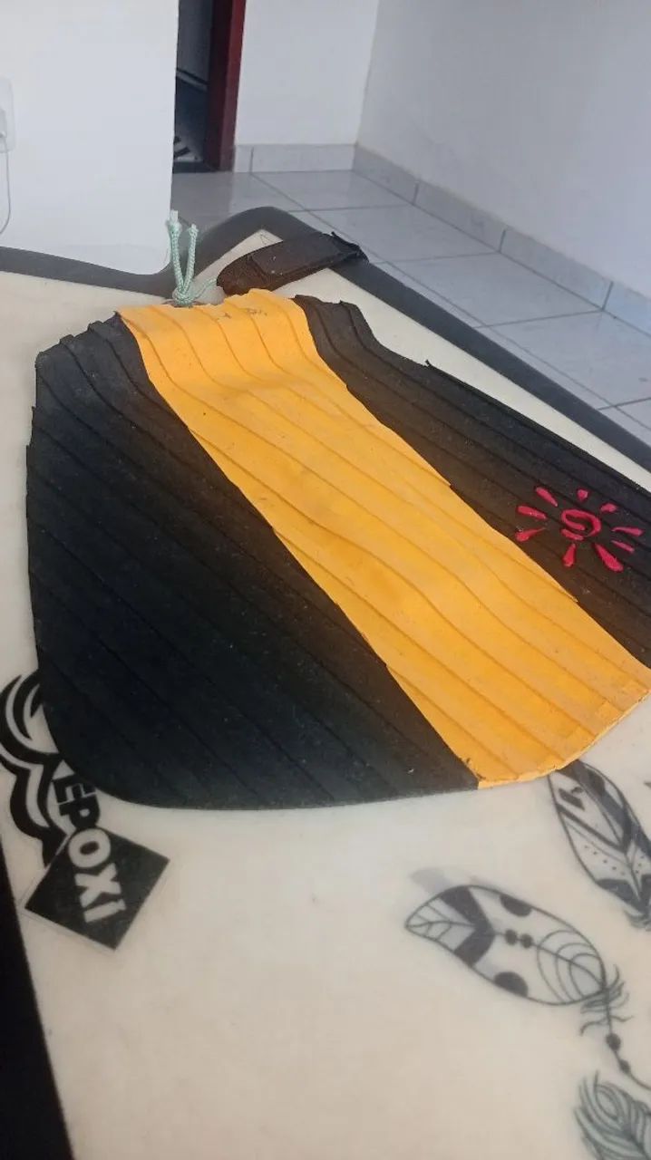 Prancha de Surf Fish Semi-nova 5'9 com Deck + Leash Incluído. - Foto 3