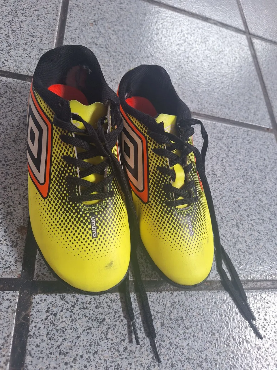 Chuteira  Infantil Umbro - Tamanho 31