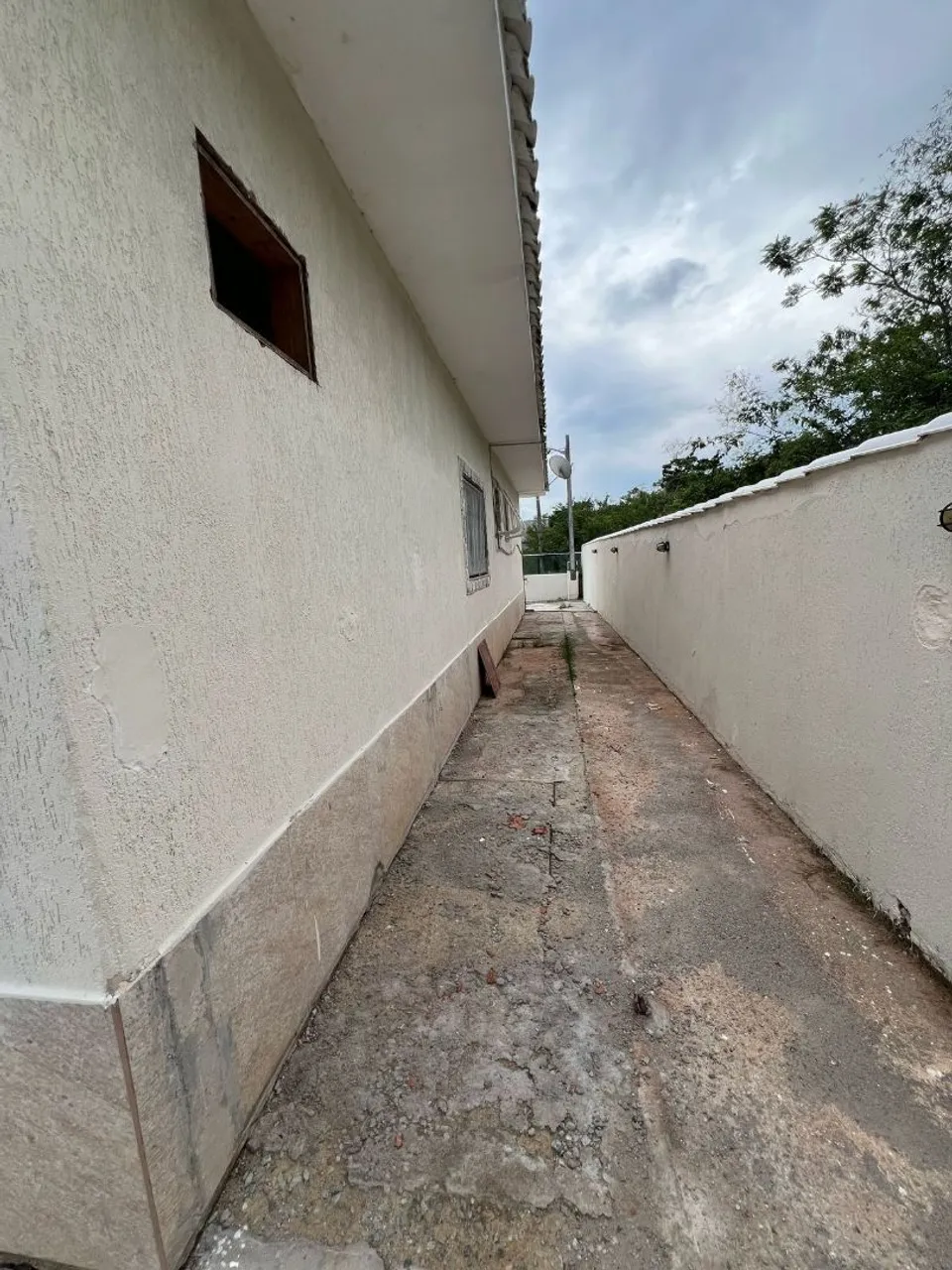 Alugo casa araruama