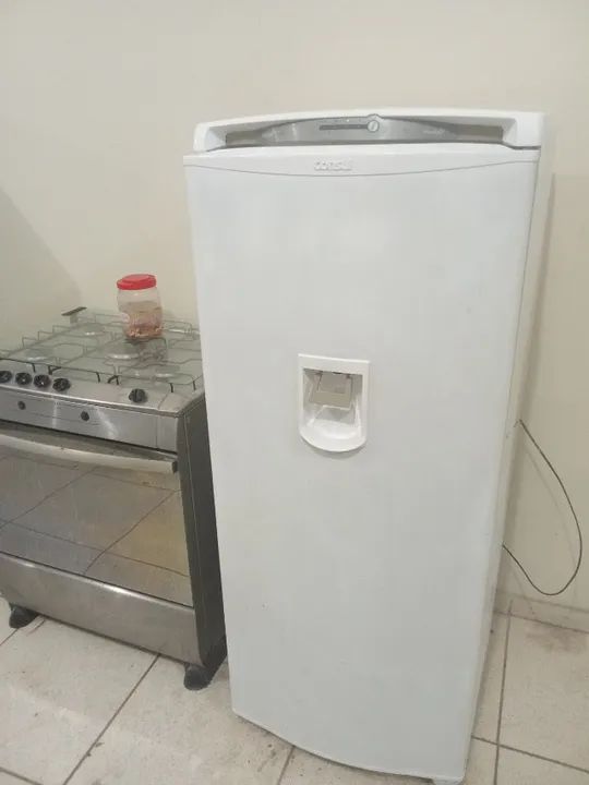 Vendo geladeira frosfree entrego grátis hj 750 reais  - Foto 5
