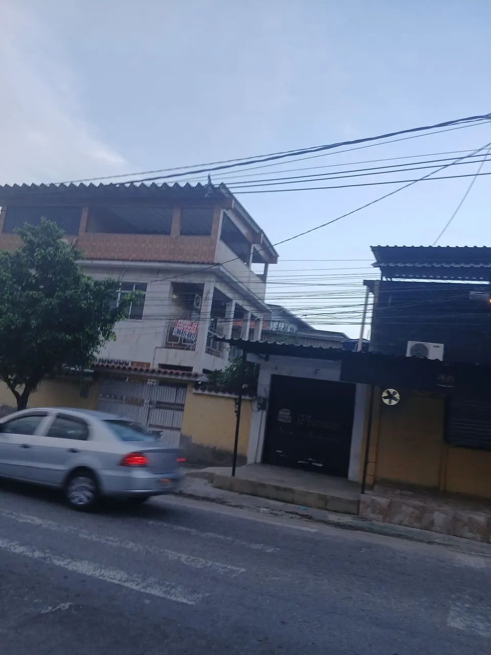   Triplex, Galpão e loja com 450 m2 RGI