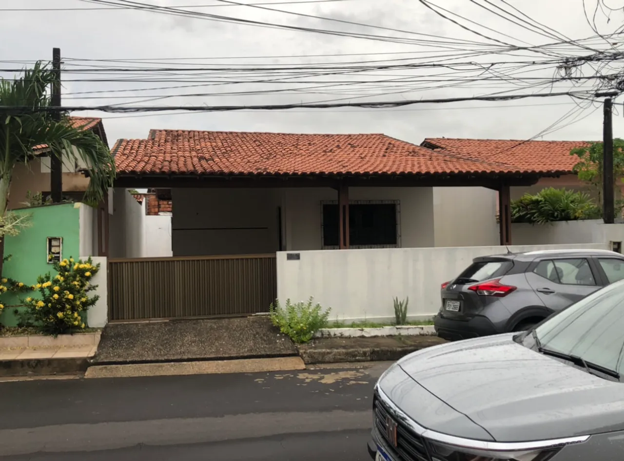 ALUGO : Casa em Condomínio