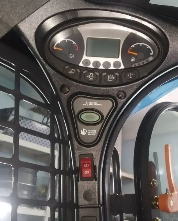 Mini Carregadeira Bobcat S530 - Foto 5