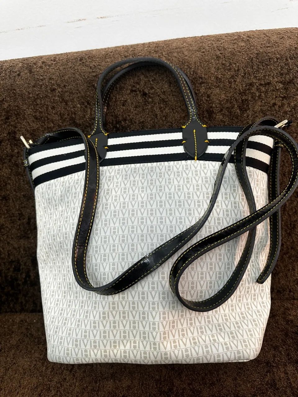 Bolsa Victor Hugo - de mão e com alça transversal em couro - Foto 5