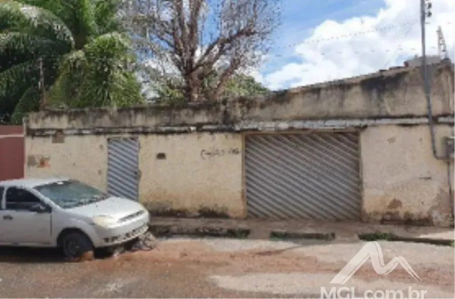 JUAZEIRO DO NORTE/CE  Casa com a área de 108,77m², situada no bairro Parque Antônio Vieira