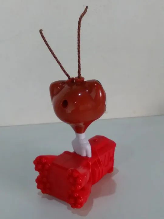 Boneco Dr. Barata de "Monstros VS Aliens" - Foto 5
