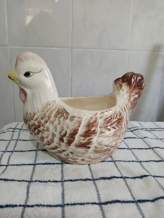 Vaso Decorativo em Formato de Galinha