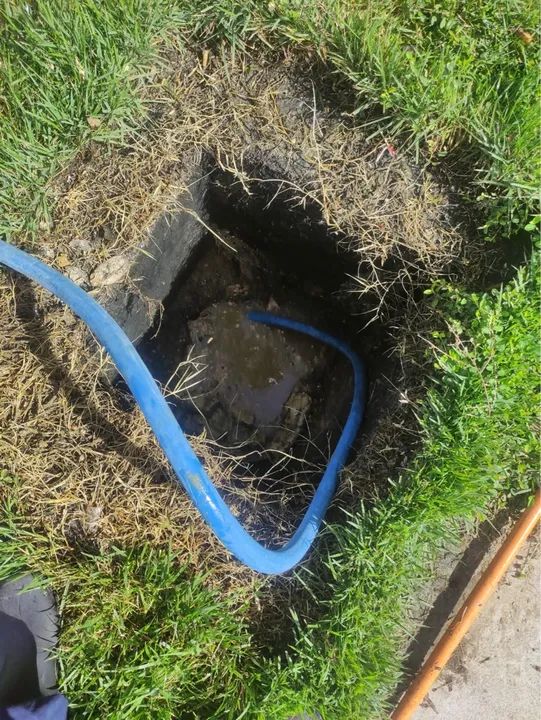 Desentupimento e limpeza de fossas - Foto 4