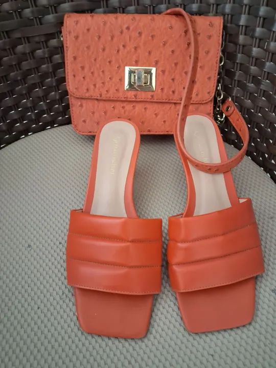  Conjunto de Bolsa de ombro e tamanco 