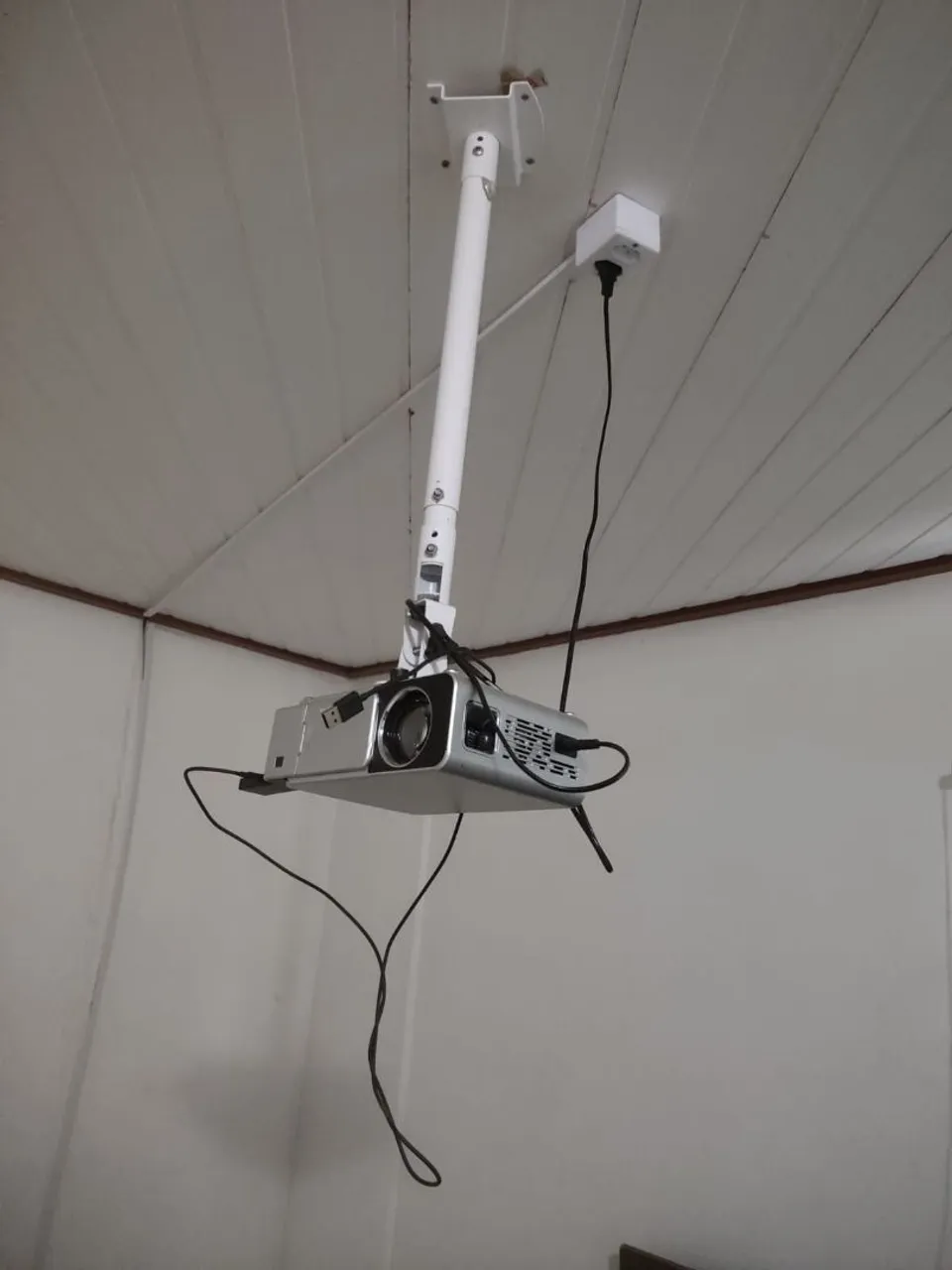 Projetor com Suporte de Teto - Ótimo Estado