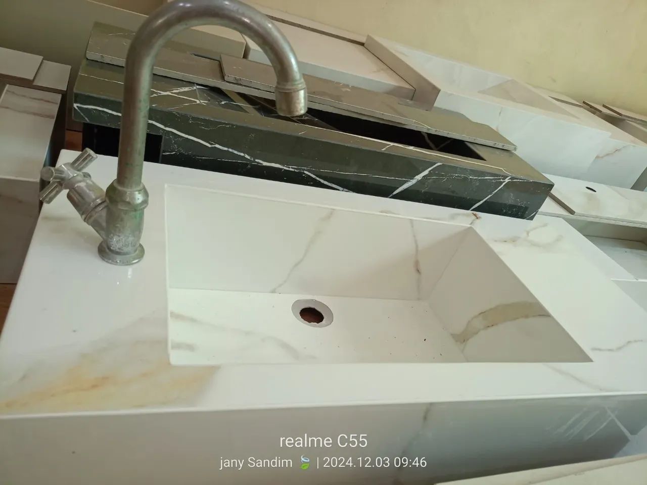 Pias pra banheiro tudo de porcelanato  - Foto 4