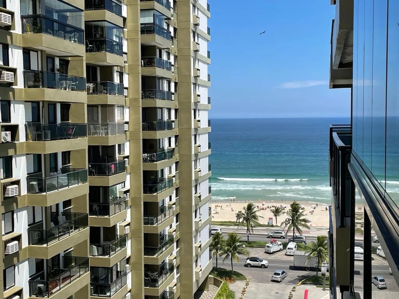Mobiliado, em frente a praia, pronto para morar ou alugar