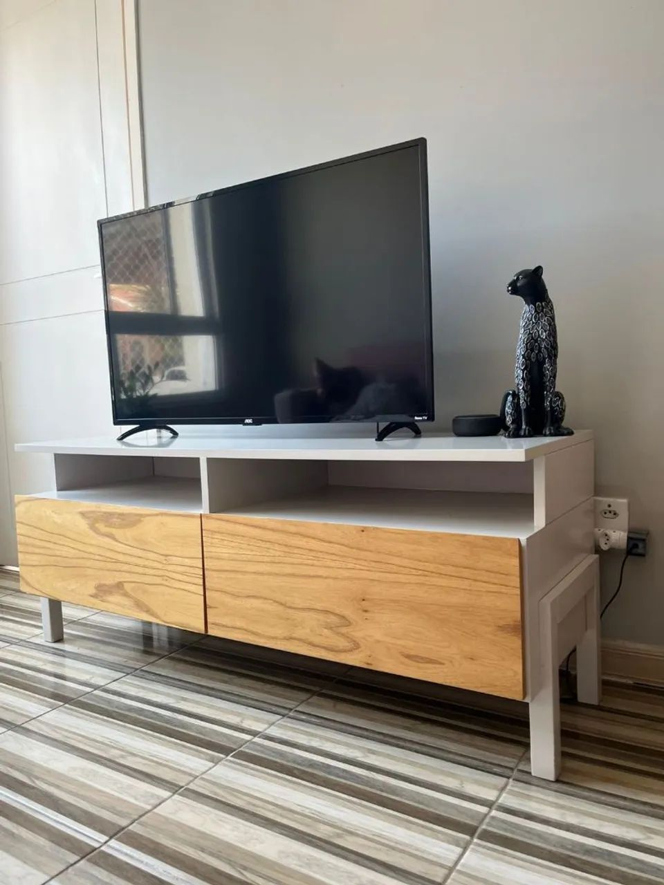 Rack para TV com 2 gavetas