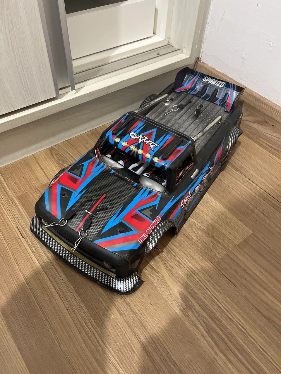 Automodelo wltoys 104072 chassi 